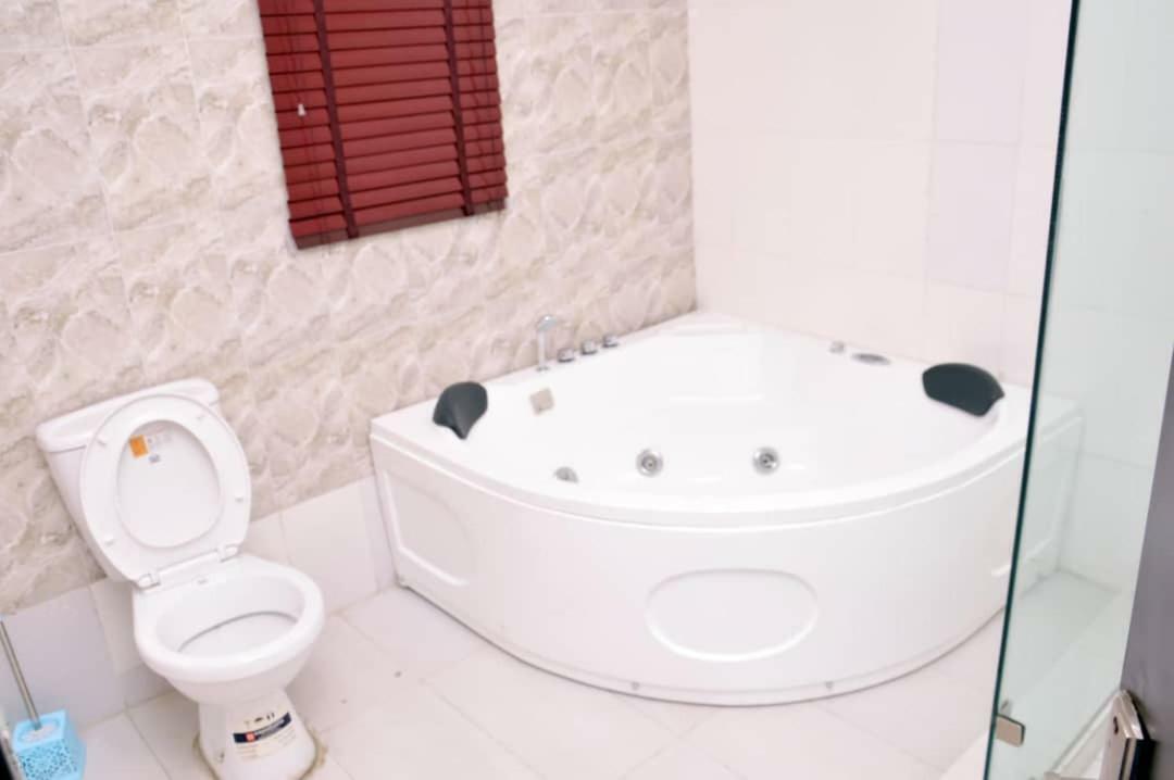 City Nest Hotel Ogombo Extérieur photo