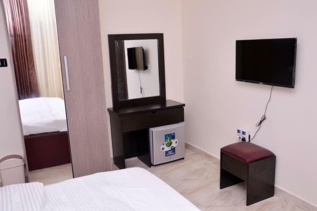 City Nest Hotel Ogombo Extérieur photo
