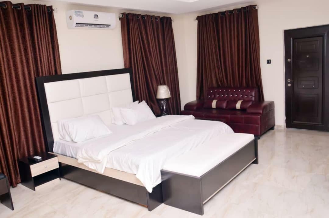 City Nest Hotel Ogombo Extérieur photo