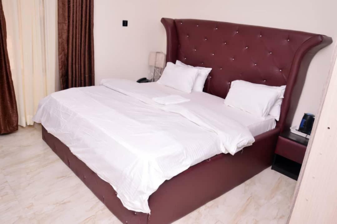 City Nest Hotel Ogombo Extérieur photo